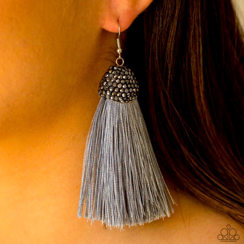 ⚡️🌪️⚡️ “RAZZLE RIOT” SILVER TASSLE EARRINGS ~ PAPARAZZI❗️⚡️🌪️⚡️